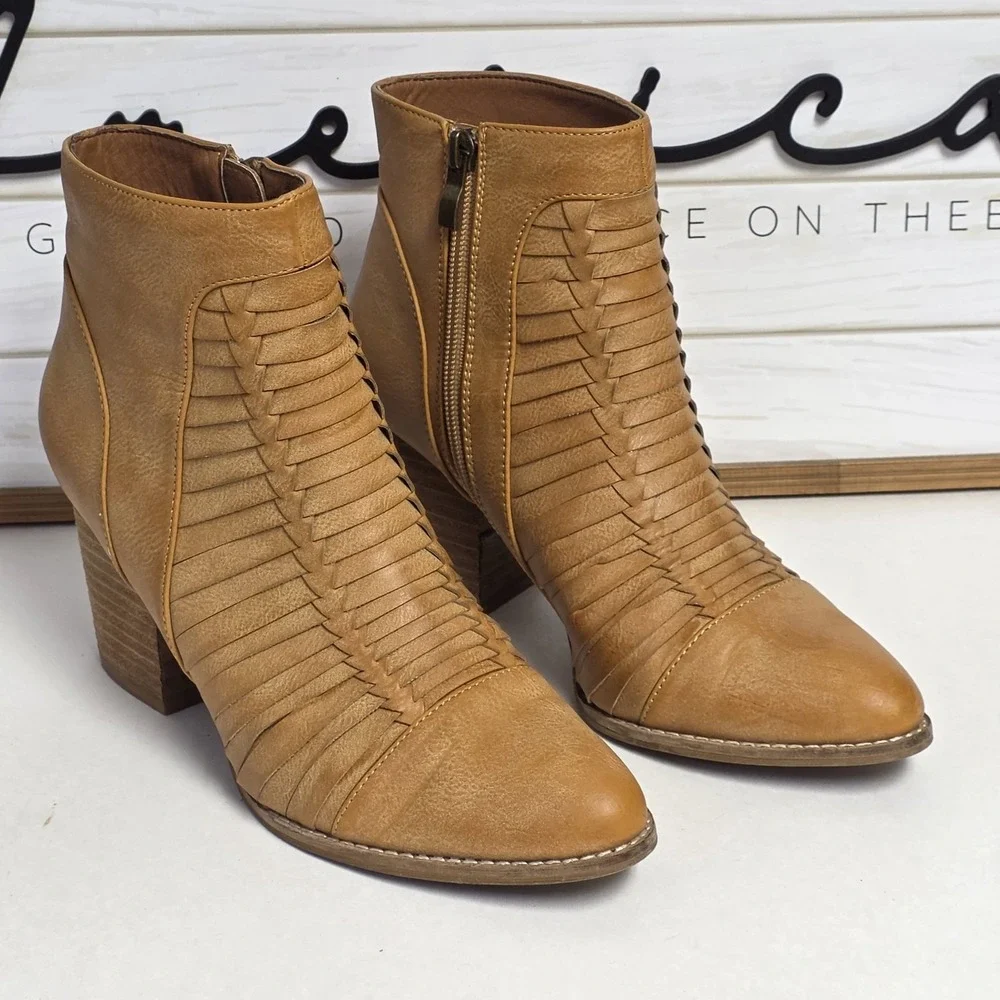 Beast Fashion Buckle McKenna Western Ankle Boots 7.5 Women's Camel Tan Block